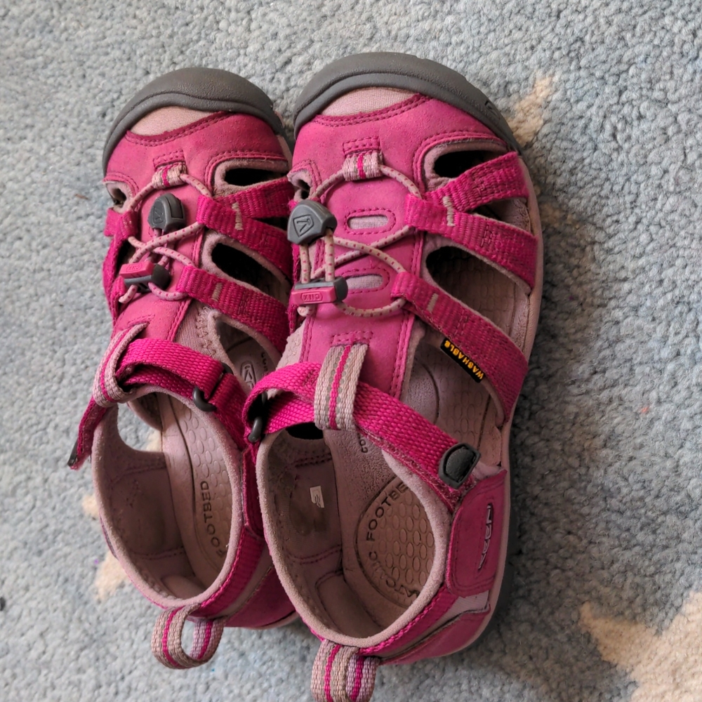 Keen seacamp II sandals in pink size 13